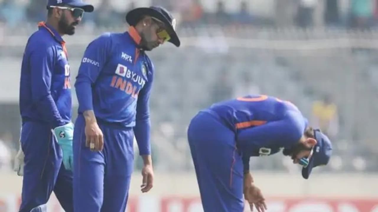 BAN vs IND: காயத்தால் களத்திலிருந்து வெளியேறி மருத்துவமனைக்கு அழைத்து செல்லப்பட்ட ரோஹித் சர்மா