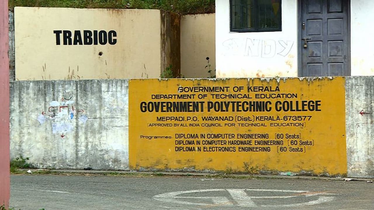 മേപ്പാടി പോളിടെക്നിക് കോളേജിൽ ലഹരി മാഫിയയെക്കുറിച്ച് നാര്ക്കോട്ടിക് സെൽ അന്വേഷണം തുടങ്ങി മേപ്പാടി പോളിടെക്നിക് കോളേജിൽ ലഹരി മാഫിയയെക്കുറിച്ച് നാര്ക്കോട്ടിക് സെൽ അന്വേഷണം തുടങ്ങി