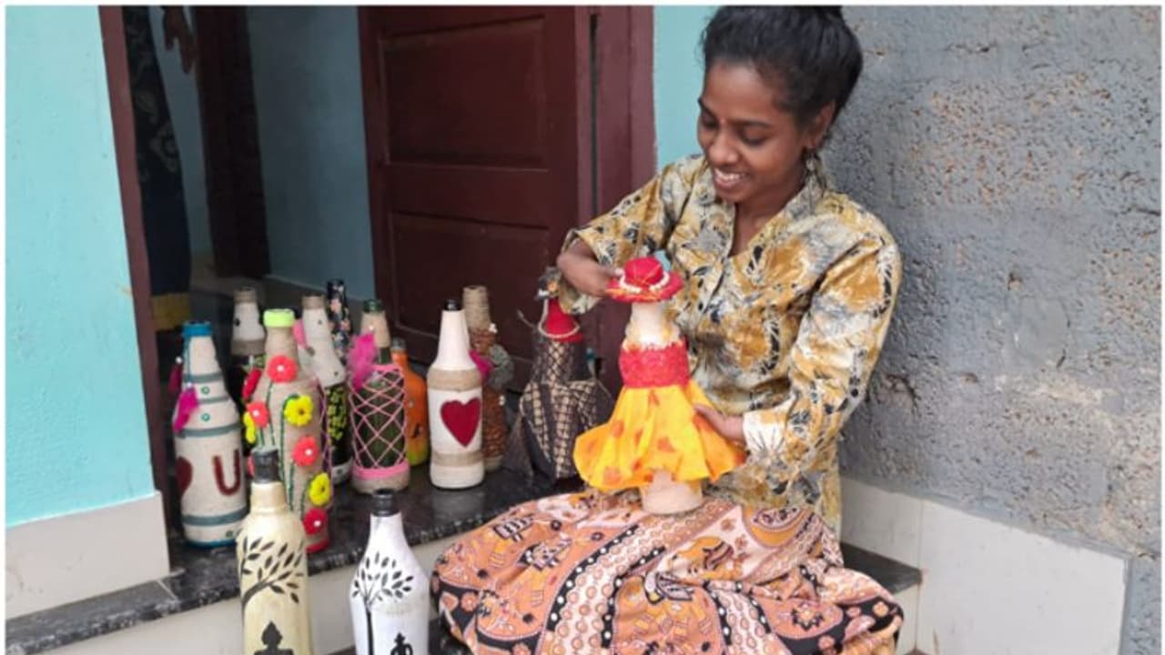 മുന്നില് പരിമിതികളില്ല, പരിധികളും; കുപ്പി ചിത്രങ്ങള്ക്ക് 15 വര്ഷത്തേക്ക് പേറ്റന്റ് സ്വന്തമാക്കി ചിത്ര മുന്നില് പരിമിതികളില്ല, പരിധികളും; കുപ്പി ചിത്രങ്ങള്ക്ക് 15 വര്ഷത്തേക്ക് പേറ്റന്റ് സ്വന്തമാക്കി ചിത്ര