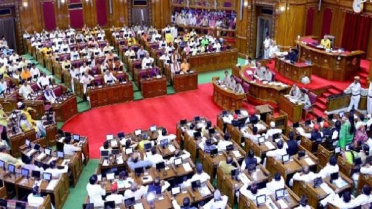 മൊബൈല്‍ ഫോണ്‍ പാടില്ല, പേപ്പര്‍ കീറരുത്, ഉറക്കെ ചിരിക്കരുത്; എംഎല്‍എമാര്‍ക്ക് യുപി നിയമസഭയില്‍ പുതിയ ചട്ടങ്ങൾ