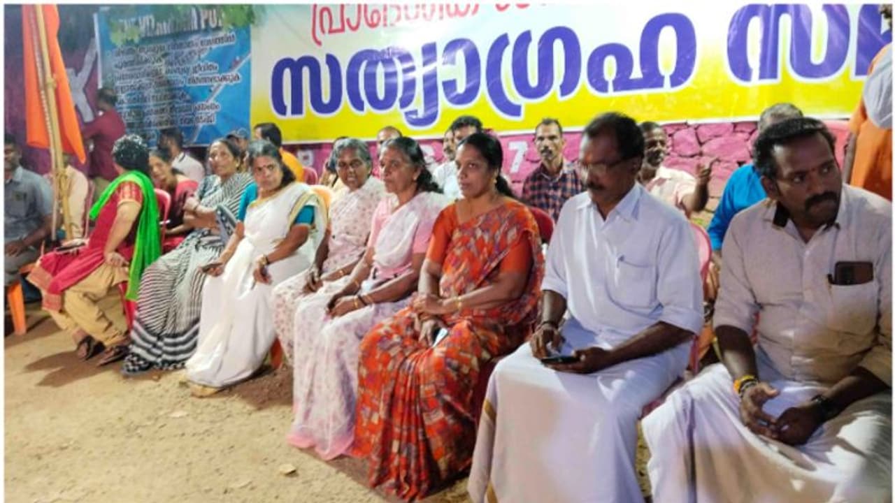  വിഴിഞ്ഞം സമരം; നഷ്ടപരിഹാരം നൽകാൻ സർക്കാർ തയ്യാറാകണം, അതുവരെ പന്തല്‍ പൊളിക്കില്ലെന്ന് ജനകീയ സമരസമിതി 