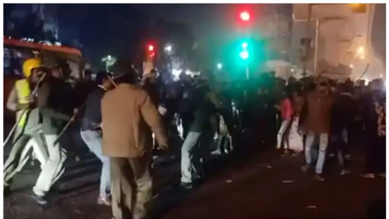 കാണാതായ മൂന്നുവയസ്സുകാരന്റെ മൃതദേഹം തല വെട്ടിമാറ്റിയ നിലയിൽ വയലിൽ, നരബലിയെന്ന് സംശയിക്കുന്നതായി പൊലീസ് കാണാതായ മൂന്നുവയസ്സുകാരന്റെ മൃതദേഹം തല വെട്ടിമാറ്റിയ നിലയിൽ വയലിൽ, നരബലിയെന്ന് സംശയിക്കുന്നതായി പൊലീസ്