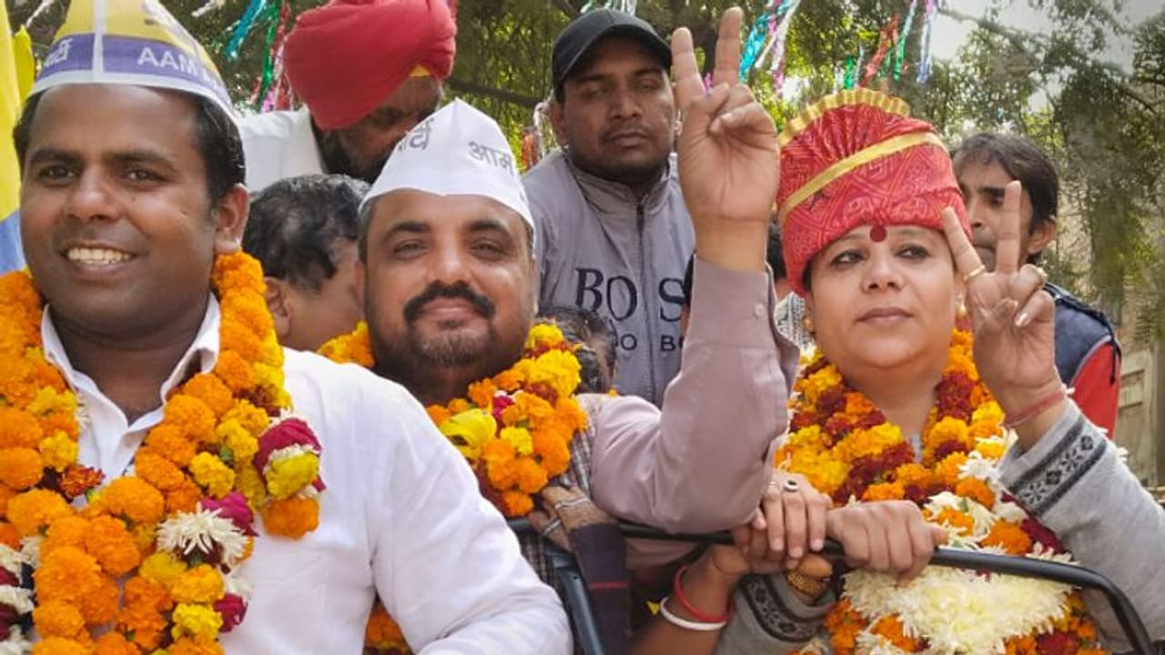 എഎപിയുടെ തകര്പ്പൻ വിജയത്തിനൊപ്പം മറ്റൊരു ചരിത്രം; ദില്ലി മുൻസിപ്പൽ കോര്പ്പറേഷനിലേക്ക് ഒരു ട്രാൻസ്ജെൻഡര് എഎപിയുടെ തകര്പ്പൻ വിജയത്തിനൊപ്പം മറ്റൊരു ചരിത്രം; ദില്ലി മുൻസിപ്പൽ കോര്പ്പറേഷനിലേക്ക് ഒരു ട്രാൻസ്ജെൻഡര്