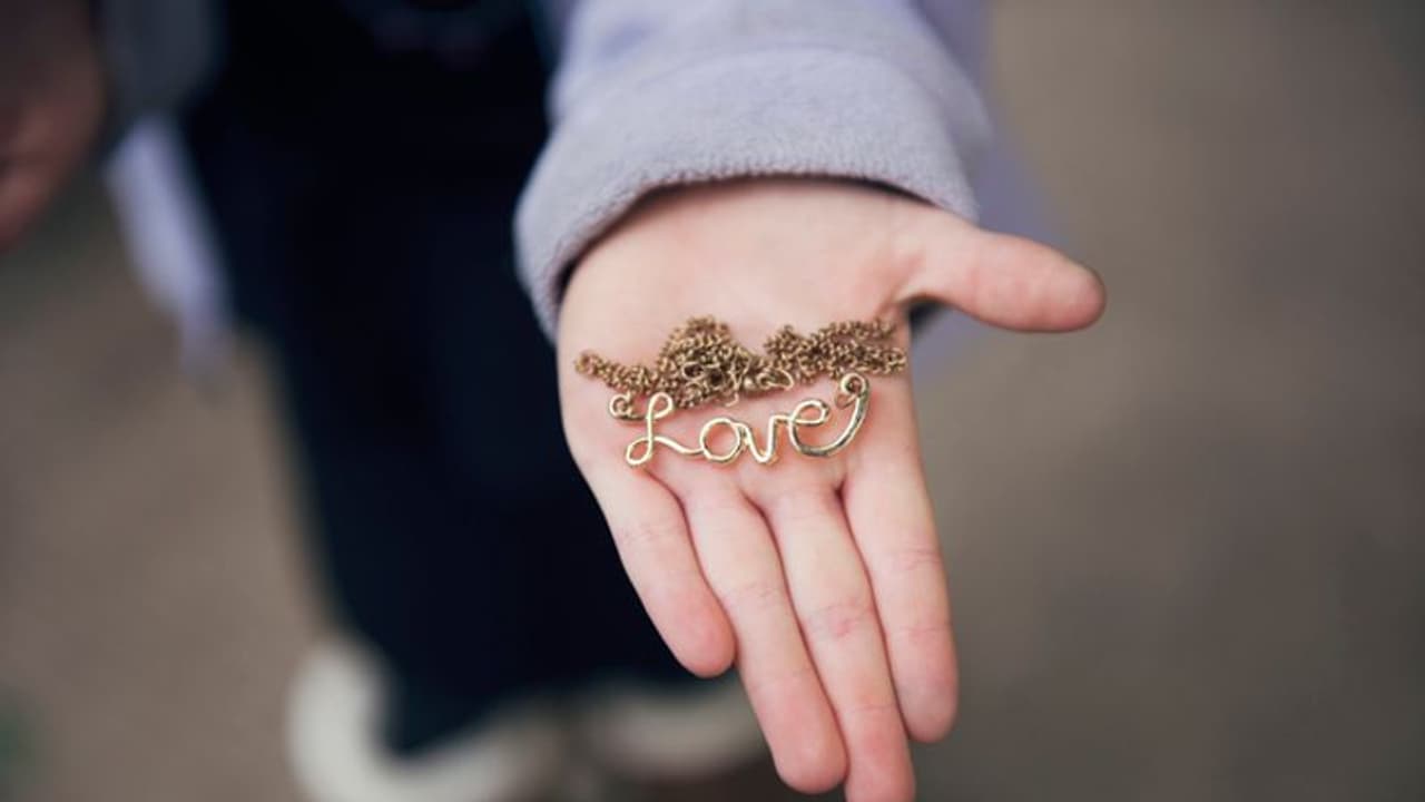 കോടീശ്വരന്റെ 12 വയസ്സുകാരിയായ മകള് മോഷ്ടിച്ചത് ലക്ഷങ്ങളും ആഭരണങ്ങളും, കാരണം കാമുകന്റെ ഭീഷണി! കോടീശ്വരന്റെ 12 വയസ്സുകാരിയായ മകള് മോഷ്ടിച്ചത് ലക്ഷങ്ങളും ആഭരണങ്ങളും, കാരണം കാമുകന്റെ ഭീഷണി!