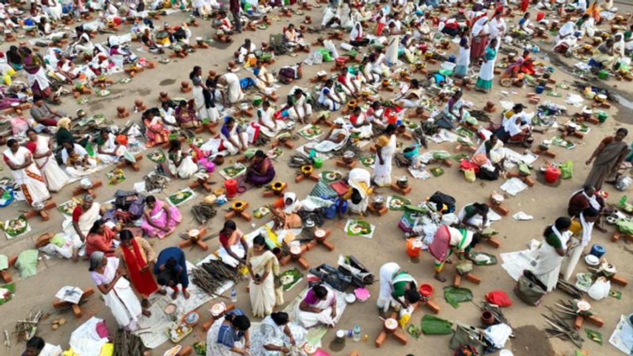 ഒരുക്കങ്ങള് തുടങ്ങി; ചക്കുളത്തുകാവ് ഭഗവതി ക്ഷേത്രത്തിലെ പൊങ്കാല ഡിസംബർ 13ന് ഒരുക്കങ്ങള് തുടങ്ങി; ചക്കുളത്തുകാവ് ഭഗവതി ക്ഷേത്രത്തിലെ പൊങ്കാല ഡിസംബർ 13ന്