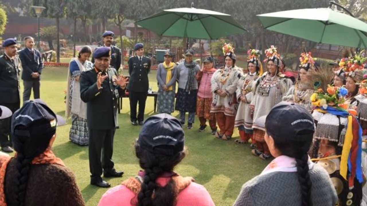 25 Buddhist women, on national integration tour, meet Indian Army chief 25 Buddhist women, on national integration tour, meet Indian Army chief