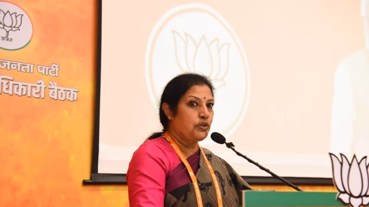 దగ్గుబాటి పురందేశ్వరీ: బాల్యం, విద్య, వ్యక్తిగత జీవితం, రాజకీయ ప్రస్థానం దగ్గుబాటి పురందేశ్వరీ: బాల్యం, విద్య, వ్యక్తిగత జీవితం, రాజకీయ ప్రస్థానం