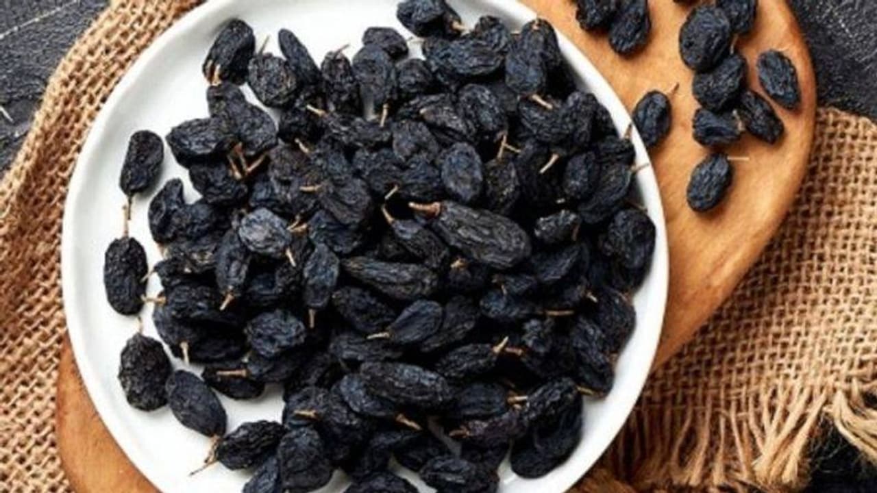 లైంగిక ఆరోగ్యం నుంచి రక్తహీనత వరకు.. ఆడవారికి నల్ల ఎండుద్రాక్ష నీరు ఎంత మేలు చేస్తుందో..! లైంగిక ఆరోగ్యం నుంచి రక్తహీనత వరకు.. ఆడవారికి నల్ల ఎండుద్రాక్ష నీరు ఎంత మేలు చేస్తుందో..!