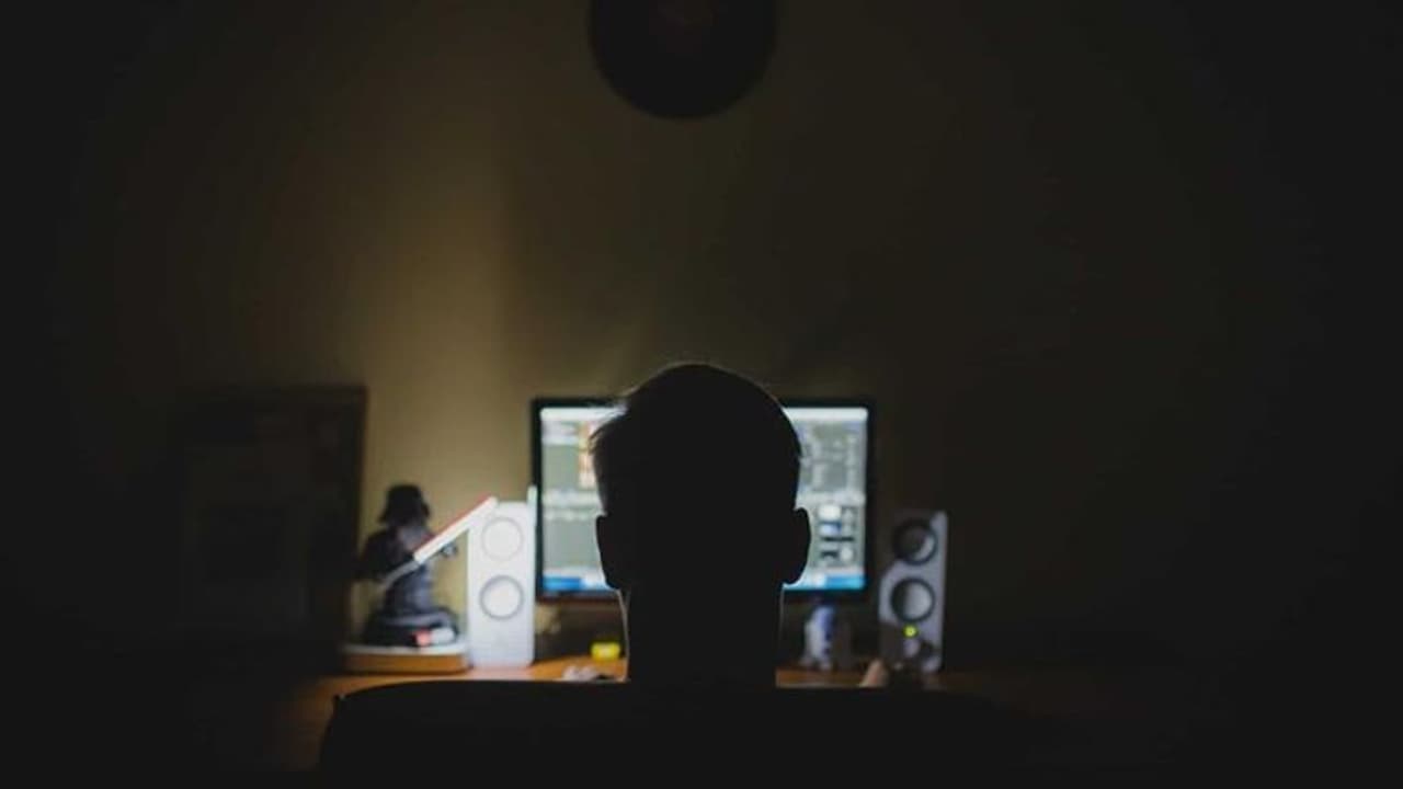 'ലിവ് ഇൻ പങ്കാളിയുടെ ചിത്രം മോർഫ് ചെയ്ത് പ്രചരിപ്പിച്ചു, കമന്‍റ് വായിച്ച് ലൈക്കും മറുപടിയും', കാമുകൻ പിടിയിൽ