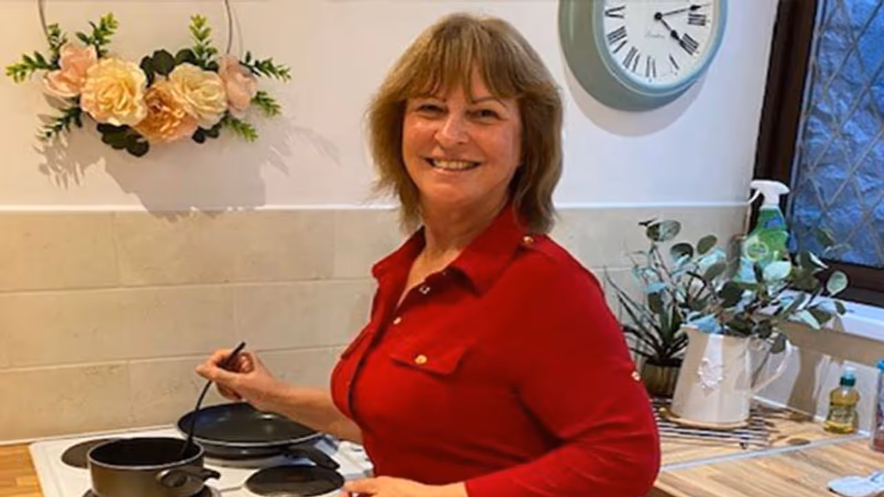 63 साल की दादी क्रिसमस पर फैमिली मेंबर के लिए बनाती हैं डिनर, बड़ों से लेकर 3 साल के पोते से भी लेती हैं पैसे 63 साल की दादी क्रिसमस पर फैमिली मेंबर के लिए बनाती हैं डिनर, बड़ों से लेकर 3 साल के पोते से भी लेती हैं पैसे