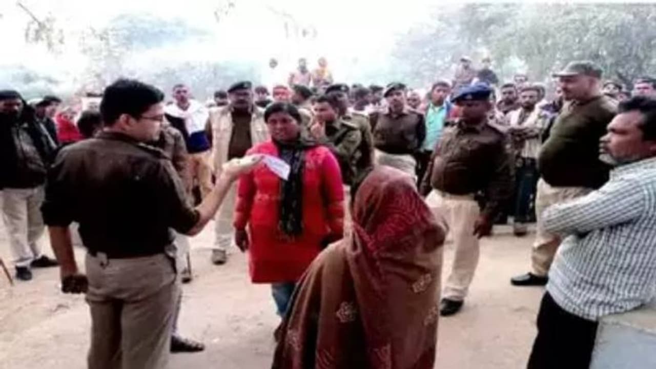 ഒരു മകന് ഹിന്ദുമതവിശ്വാസി, മറ്റൊരു മകന് ഇസ്ലാം മതവിശ്വാസി, അമ്മയുടെ അന്ത്യകര്മ്മത്തെ ചൊല്ലി തര്ക്കം ഒരു മകന് ഹിന്ദുമതവിശ്വാസി, മറ്റൊരു മകന് ഇസ്ലാം മതവിശ്വാസി, അമ്മയുടെ അന്ത്യകര്മ്മത്തെ ചൊല്ലി തര്ക്കം