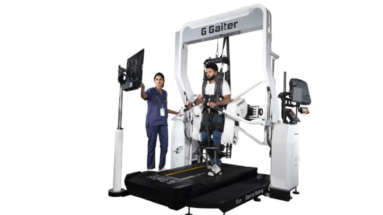 മേഡ് ഇന്‍ തിരുവനന്തപുരം! ഇനി റോബോട്ടിന്‍റെ കൈപിടിച്ച് നടക്കാം, കിടപ്പ് രോഗികള്‍ക്ക് താങ്ങാകാൻ സാങ്കേതികവിദ്യ