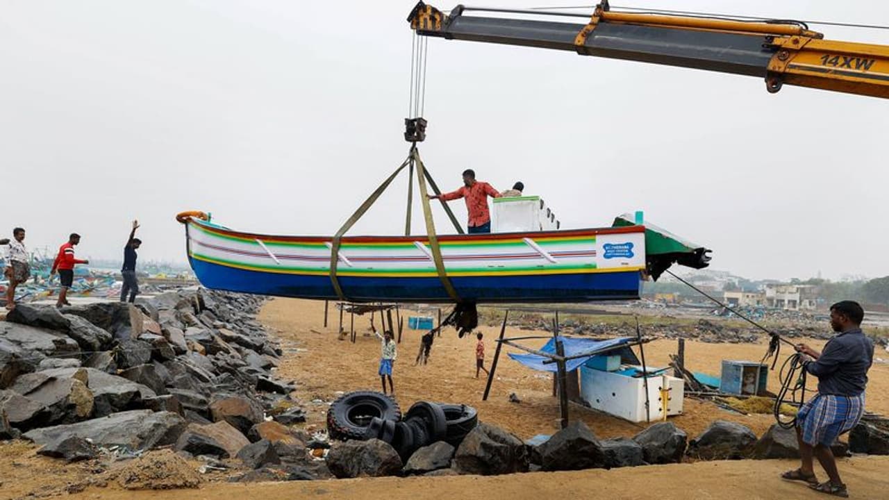 तमिलनाडु में 'मैंडूस साइक्लोन' का खतरा मंडराया, IMD ने जारी किया अगले तीन दिनों तक भारी बारिश का अलर्ट