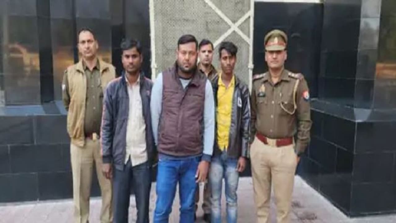 अलीगढ़: निजी ट्रैक के काम में गई यात्री की जान, GRP RPF हादसे को लेकर आए आमने सामने, अधिकारी ने बोली बड़ी बात अलीगढ़: निजी ट्रैक के काम में गई यात्री की जान, GRP RPF हादसे को लेकर आए आमने सामने, अधिकारी ने बोली बड़ी बात