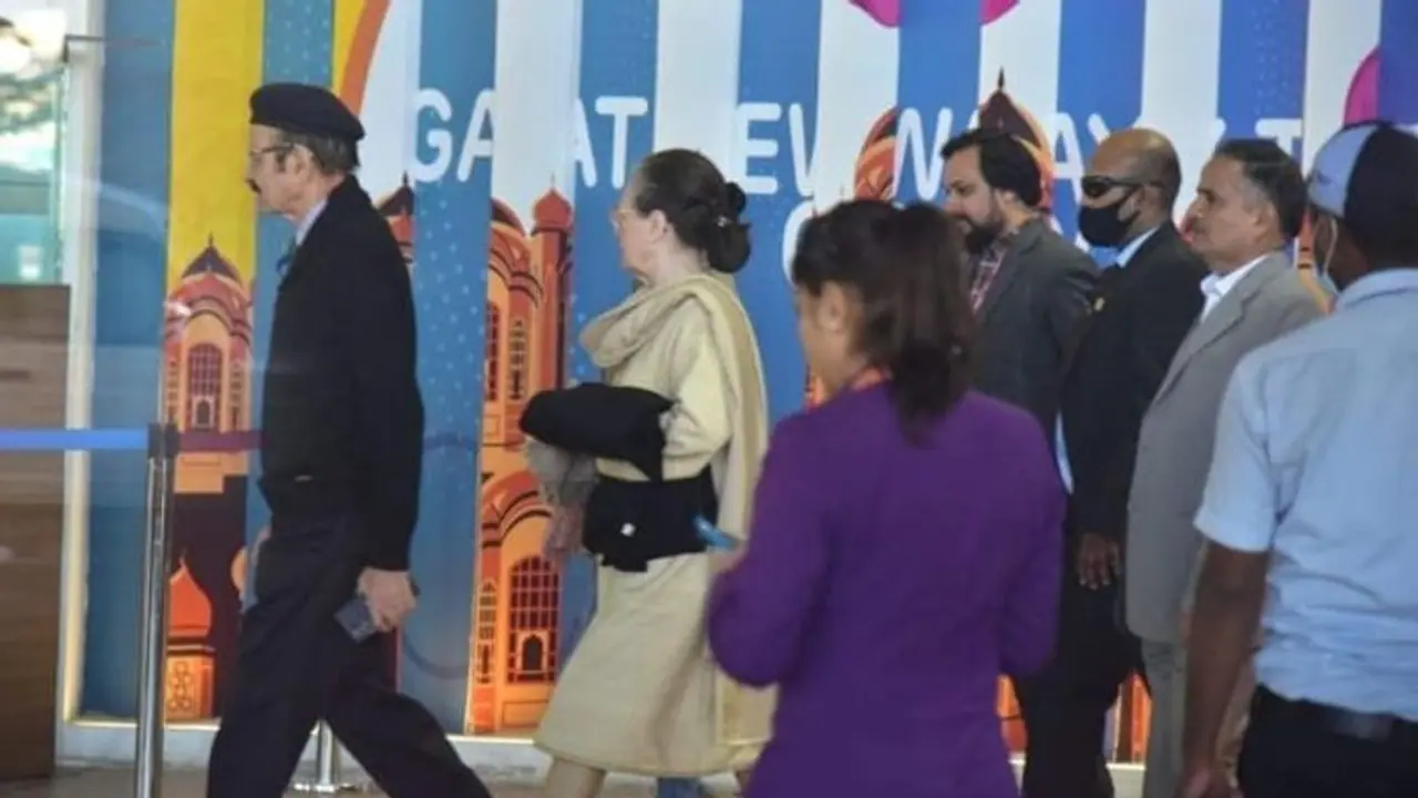  भारत जोड़ो यात्रा बीच में छोड़ मां से मिलने रणथंबोर पहुंचे राहुल गांधी, प्रियंका गांधी भी हैं साथ