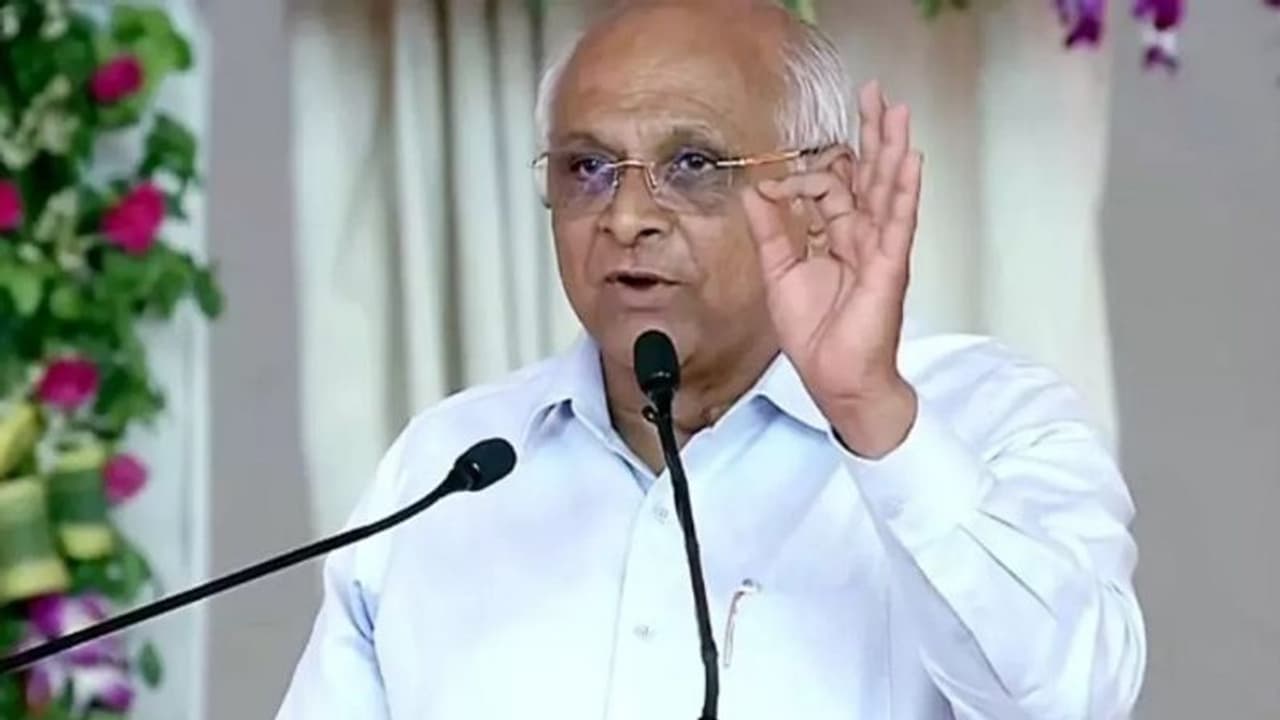 गुजरात चुनाव में बीजेपी की बंपर जीत से गदगद सीएम भूपेंद्र पटेल, बोले लोगों ने राष्ट्र विरोधी ताकतों को नकारा गुजरात चुनाव में बीजेपी की बंपर जीत से गदगद सीएम भूपेंद्र पटेल, बोले लोगों ने राष्ट्र विरोधी ताकतों को नकारा