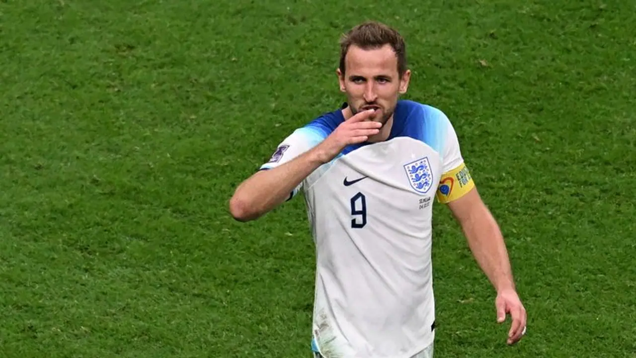 ഫ്രാന്സിനോടേറ്റ തോല്വി; നാണക്കേടിന്റെ റെക്കോർഡിലേക്ക് മൂക്കുംകുത്തി വീണ് ഇംഗ്ലണ്ട് ഫ്രാന്സിനോടേറ്റ തോല്വി; നാണക്കേടിന്റെ റെക്കോർഡിലേക്ക് മൂക്കുംകുത്തി വീണ് ഇംഗ്ലണ്ട്