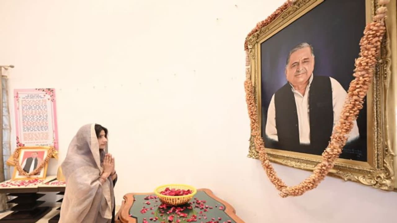 మెయిన్పురిలో డింపుల్ యాదవ్ ఘన విజయం.. మెజారిటీ ఎంతంటే..? మెయిన్పురిలో డింపుల్ యాదవ్ ఘన విజయం.. మెజారిటీ ఎంతంటే..?