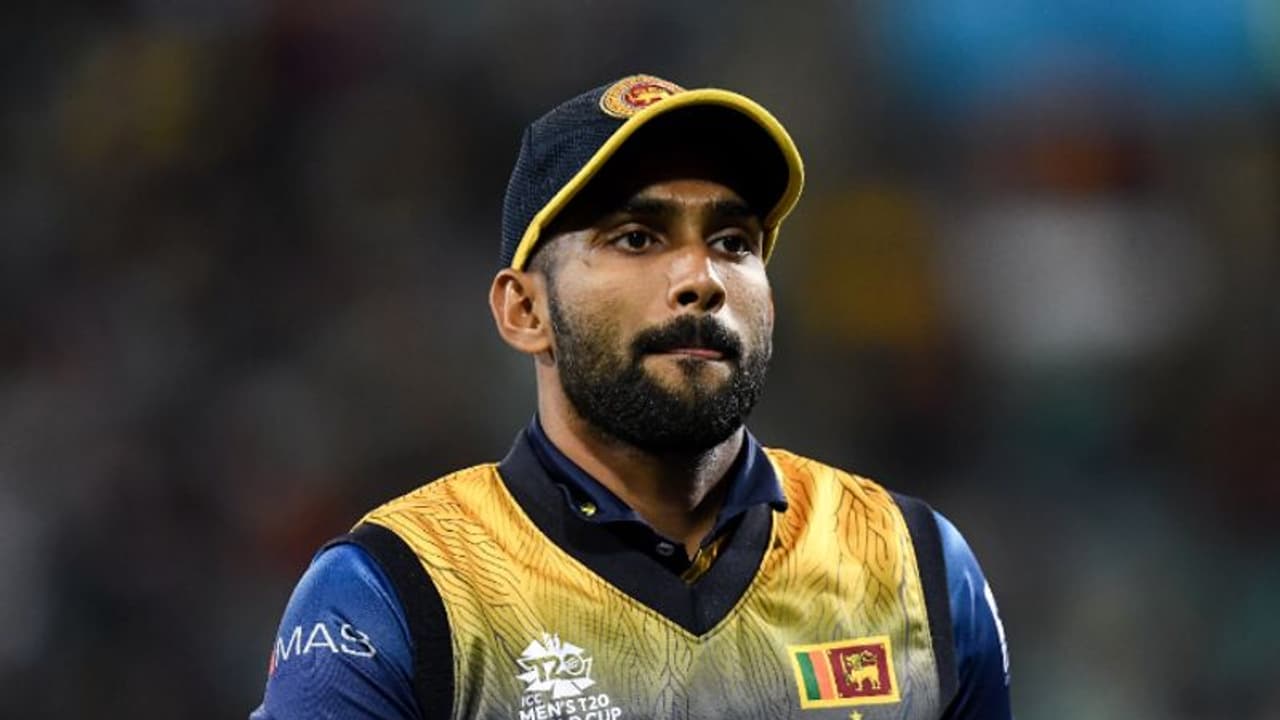 ക്യാച്ച് എടുക്കുന്നതിനിടെ പന്ത് മുഖത്ത് വീണു, ലങ്കന്‍ താരത്തിന്‍റെ നാല് പല്ലുകള്‍ പോയി