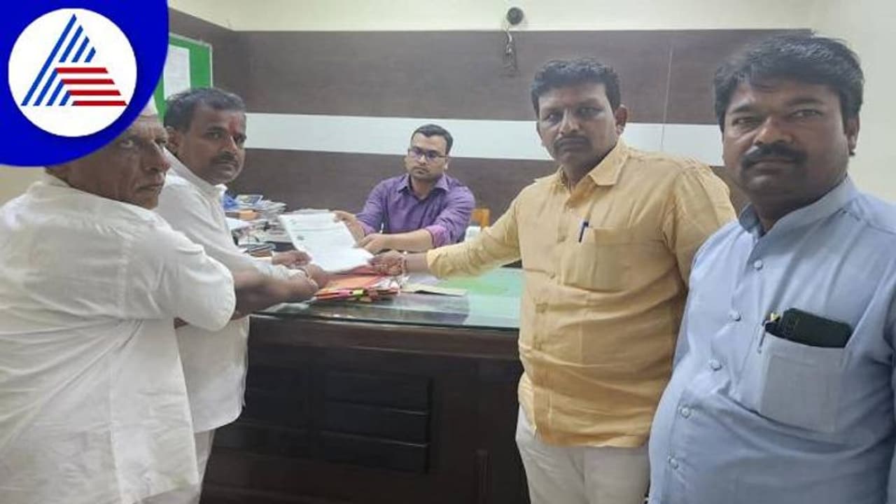 ಕರ್ನಾಟಕ ಮಹಾರಾಷ್ಟ್ರ ಗಡಿ ವಿವಾದ: ಜೊರಾಯ್ತು ಅಕ್ಕಲಕೋಟೆ ಗಡಿ ಕನ್ನಡಿಗರ ಗುಟುರು..! ಕರ್ನಾಟಕ ಮಹಾರಾಷ್ಟ್ರ ಗಡಿ ವಿವಾದ: ಜೊರಾಯ್ತು ಅಕ್ಕಲಕೋಟೆ ಗಡಿ ಕನ್ನಡಿಗರ ಗುಟುರು..!