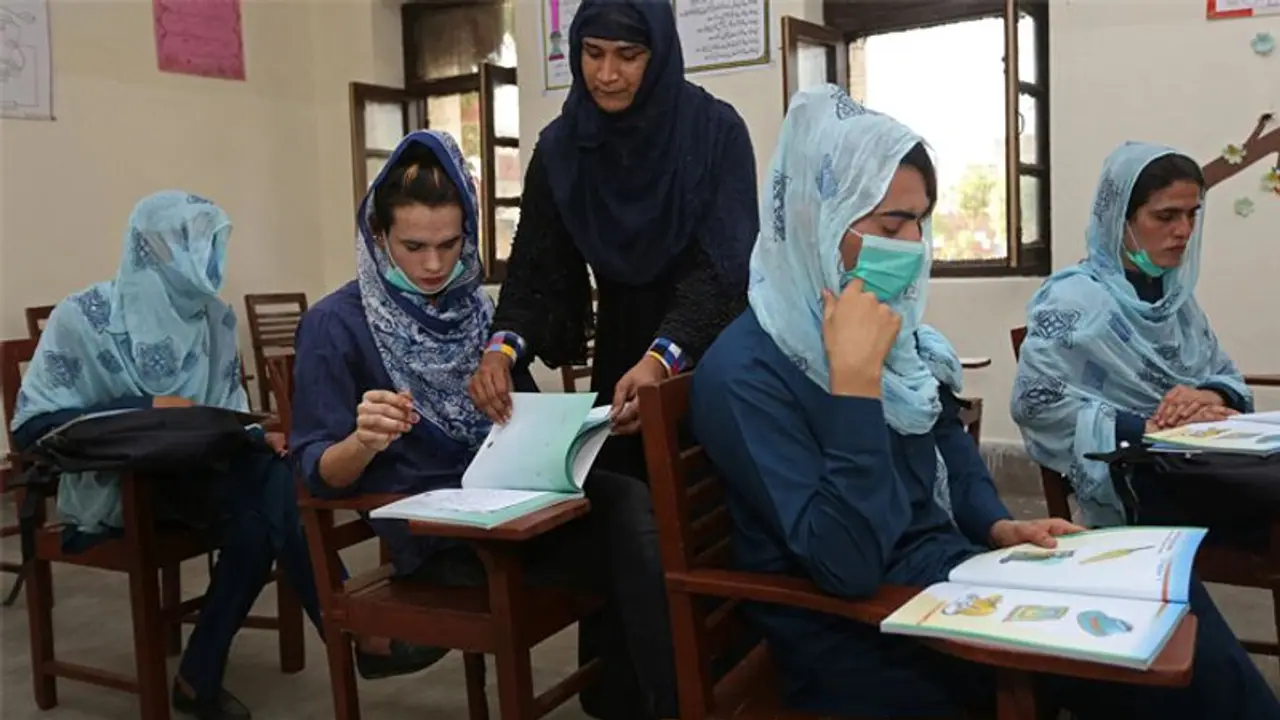 पाकिस्तान: लाहौर में शुरू हुआ पहला ट्रांसजेंडर स्कूल देगा मुफ्त शिक्षा, ट्रांस समुदाय से ही होंगे शिक्षक पाकिस्तान: लाहौर में शुरू हुआ पहला ट्रांसजेंडर स्कूल देगा मुफ्त शिक्षा, ट्रांस समुदाय से ही होंगे शिक्षक