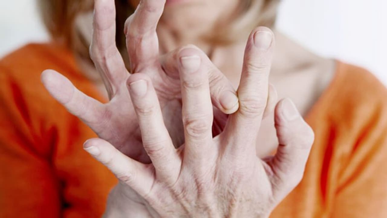 ചലിക്കാന് ബുദ്ധിമുട്ട്, തൊലിയിൽ പാടുകൾ; ഈ ലക്ഷണങ്ങളെ അവഗണിക്കരുത്... ചലിക്കാന് ബുദ്ധിമുട്ട്, തൊലിയിൽ പാടുകൾ; ഈ ലക്ഷണങ്ങളെ അവഗണിക്കരുത്...