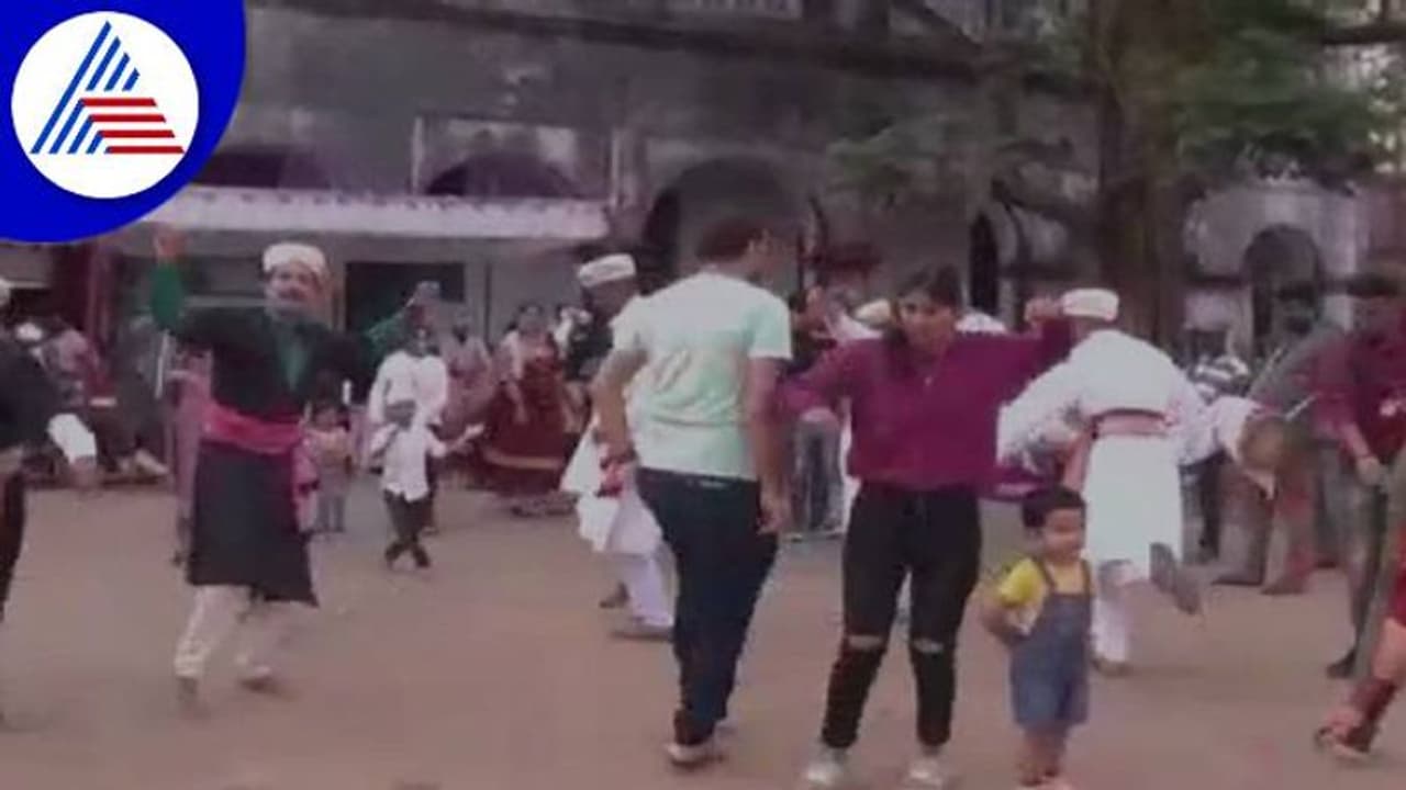 ಮನಸೂರೆಗೊಂಡ ಹುತ್ತರಿ ಕೋಲಾಟ: ಡ್ಯಾನ್ಸ್‌ ಮಾಡಿ ಸಂಭ್ರಮಿಸಿದ ಕೊಡಗಿನ ಮಂದಿ..!
