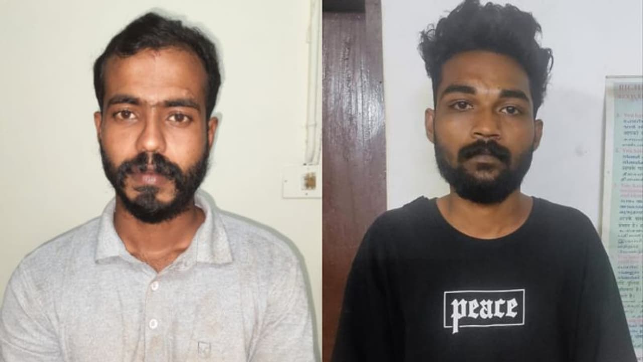 വടിവാൾ കാണിച്ച് ഭീഷണിപ്പെടുത്തി മൊബൈൽ ഫോൺ കവർച്ച; കുപ്രസിദ്ധ ഗുണ്ട ഉൾപ്പെടെ 2 പേർ അറസ്റ്റിൽ വടിവാൾ കാണിച്ച് ഭീഷണിപ്പെടുത്തി മൊബൈൽ ഫോൺ കവർച്ച; കുപ്രസിദ്ധ ഗുണ്ട ഉൾപ്പെടെ 2 പേർ അറസ്റ്റിൽ