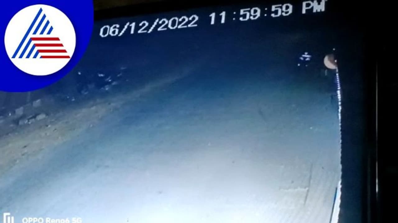 Uttarakannada: ಬೈಕ್ ಮಿಸ್ಸಿಂಗ್ ಪ್ರಕರಣ, ದೆವ್ವದ ಕಾಟದ ಆರೋಪಕ್ಕೆ ಪೊಲೀಸರಿಂದ ತೆರೆ Uttarakannada: ಬೈಕ್ ಮಿಸ್ಸಿಂಗ್ ಪ್ರಕರಣ, ದೆವ್ವದ ಕಾಟದ ಆರೋಪಕ್ಕೆ ಪೊಲೀಸರಿಂದ ತೆರೆ