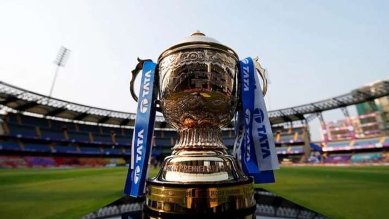 IPL Mini Auction: ये 5 उम्रदराज खिलाड़ी भी होंगे नीलामी में शामिल, जानें किसकी खुलेगी किस्मत IPL Mini Auction: ये 5 उम्रदराज खिलाड़ी भी होंगे नीलामी में शामिल, जानें किसकी खुलेगी किस्मत