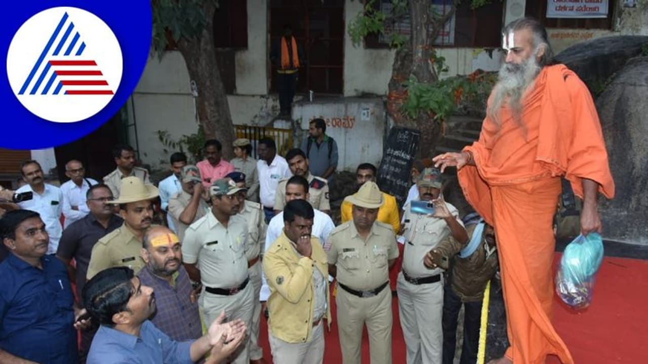 Koppal: ರಾಜ್ಯಪಾಲರ ಆಗಮನದ ವೇಳೆ ಅಂಜನಾದ್ರಿಯಲ್ಲಿ ಪೂಜೆಗೆ ಪಟ್ಟು ಹಿಡಿದ ಅರ್ಚಕ ವಿದ್ಯಾದಾಸ ಬಾಬಾ