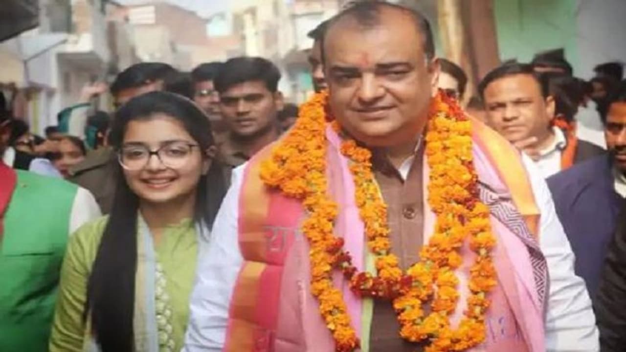 रामपुर सीट में 70 सालों में नहीं रहा कोई हिंदू विधायक, मुस्लिम बाहुल्य क्षेत्र में आकाश सक्सेना ने बनाई पहचान रामपुर सीट में 70 सालों में नहीं रहा कोई हिंदू विधायक, मुस्लिम बाहुल्य क्षेत्र में आकाश सक्सेना ने बनाई पहचान