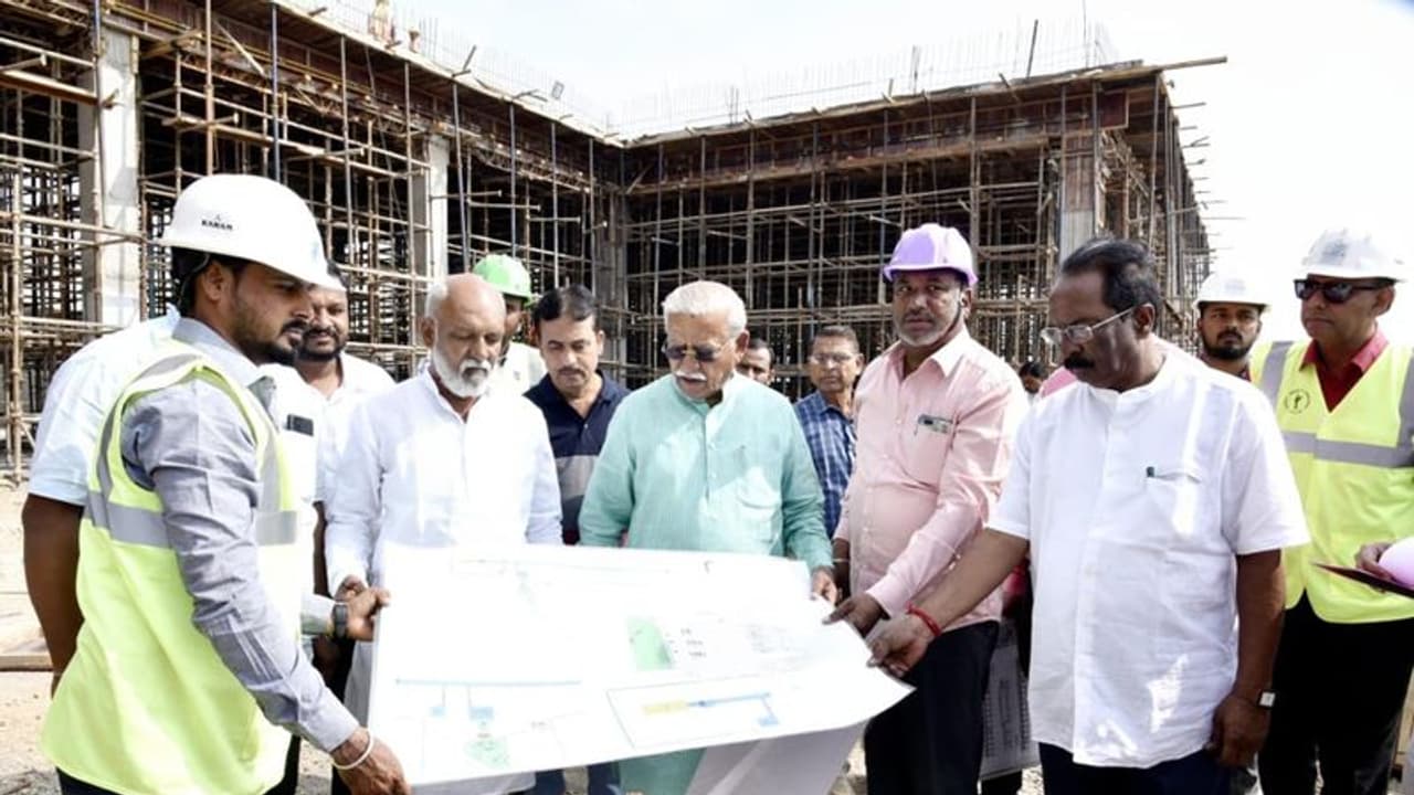 ವಿಮಾನ ನಿಲ್ದಾಣ ಕಾಮಗಾರಿ ಮಾರ್ಚ್ಗೆ ಪೂರ್ಣ; ಸಂಸದ ರಮೇಶ ಜಿಗಜಿಣಗಿ ವಿಮಾನ ನಿಲ್ದಾಣ ಕಾಮಗಾರಿ ಮಾರ್ಚ್ಗೆ ಪೂರ್ಣ; ಸಂಸದ ರಮೇಶ ಜಿಗಜಿಣಗಿ