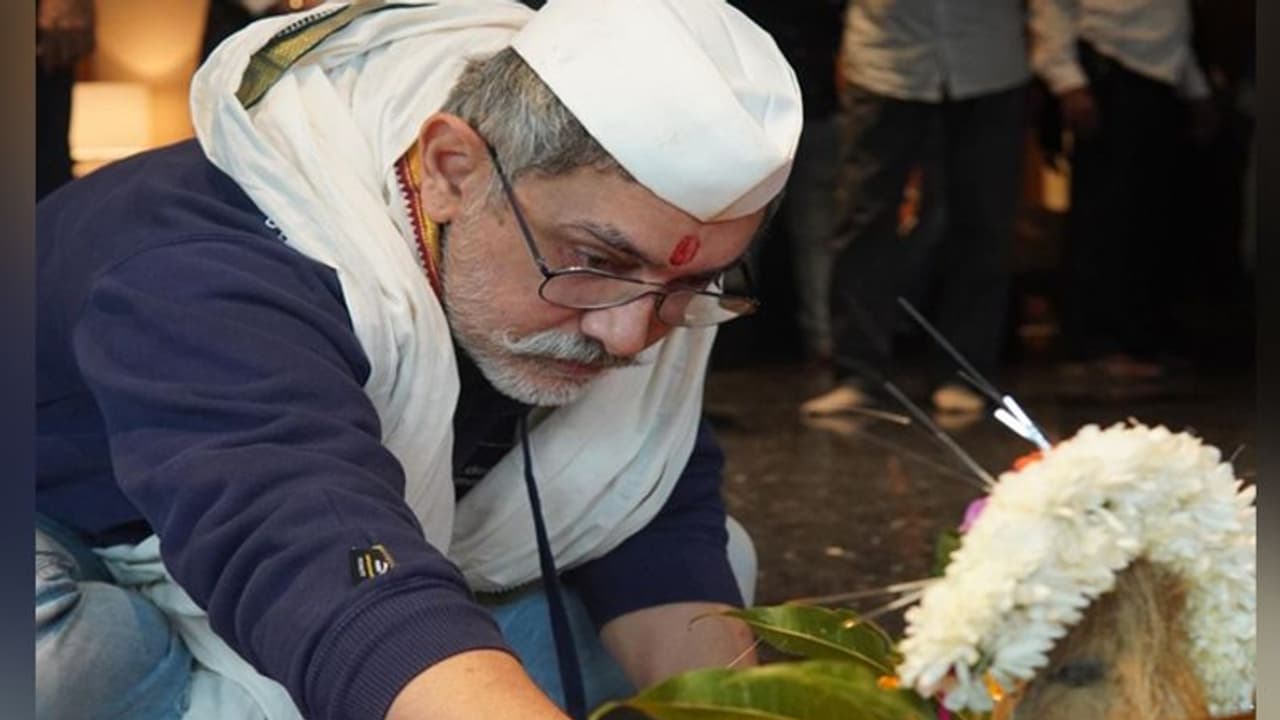 5 PHOTOS में देखें आखिर क्यूं बॉलीवुड के इस सुपरस्टार को देखकर लोग हो रहे कन्फ्यूजन 5 PHOTOS में देखें आखिर क्यूं बॉलीवुड के इस सुपरस्टार को देखकर लोग हो रहे कन्फ्यूजन