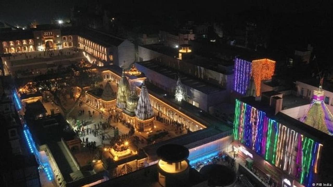 काशी विश्वनाथ धाम की पहली वर्षगांठ को लेकर खास तैयारियां, मंदिर प्रशासन कर रहा सांस्कृतिक कार्यक्रमों का आयोजन काशी विश्वनाथ धाम की पहली वर्षगांठ को लेकर खास तैयारियां, मंदिर प्रशासन कर रहा सांस्कृतिक कार्यक्रमों का आयोजन