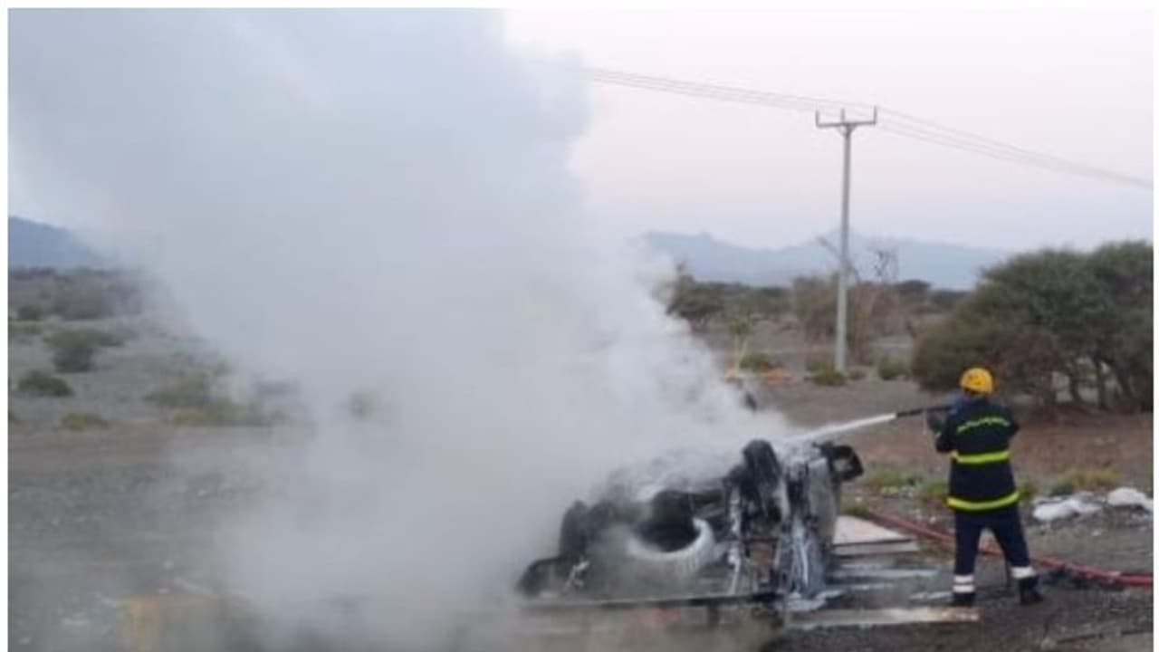 ഒമാനില് വാഹനത്തിന് തീപിടിച്ച് ഒരാള്ക്ക് പരിക്ക് ഒമാനില് വാഹനത്തിന് തീപിടിച്ച് ഒരാള്ക്ക് പരിക്ക്