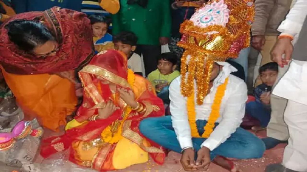 मऊ: नगमा ने नेहा बन रचाई हिंदू युवक से शादी, पति को तलाक देकर बोली प्यार से बड़ा नहीं है कोई धर्म मऊ: नगमा ने नेहा बन रचाई हिंदू युवक से शादी, पति को तलाक देकर बोली प्यार से बड़ा नहीं है कोई धर्म