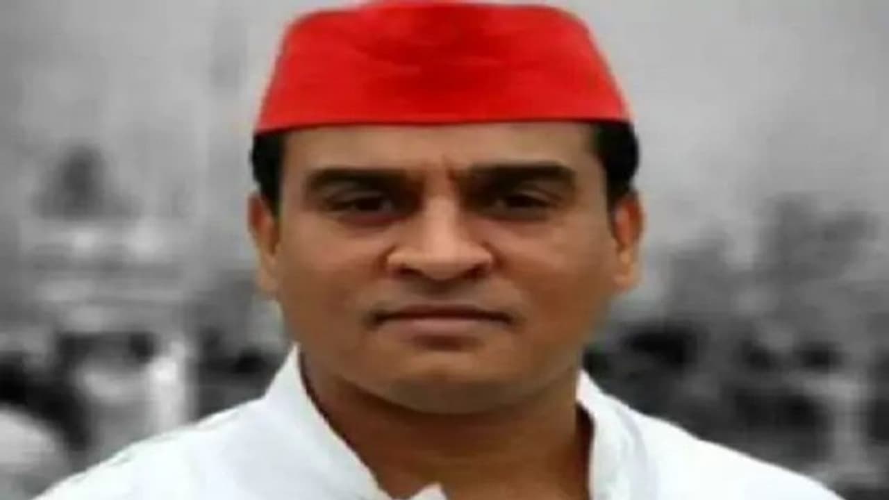 SP नेता सोलंकी का फर्जी आधार पुलिस ने किया बरामद, अशरफ अली बनकर की थी यात्रा, 8 टुकड़ों में मिली दो कॉपी SP नेता सोलंकी का फर्जी आधार पुलिस ने किया बरामद, अशरफ अली बनकर की थी यात्रा, 8 टुकड़ों में मिली दो कॉपी