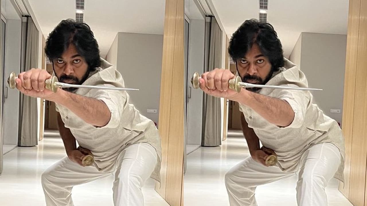 20 ఏళ్ల తర్వాత మళ్ళీ మొదలు పెట్టిన పవన్.. ఫ్యాన్స్ కి మైండ్ బ్లాక్ అయ్యే న్యూస్! 20 ఏళ్ల తర్వాత మళ్ళీ మొదలు పెట్టిన పవన్.. ఫ్యాన్స్ కి మైండ్ బ్లాక్ అయ్యే న్యూస్!