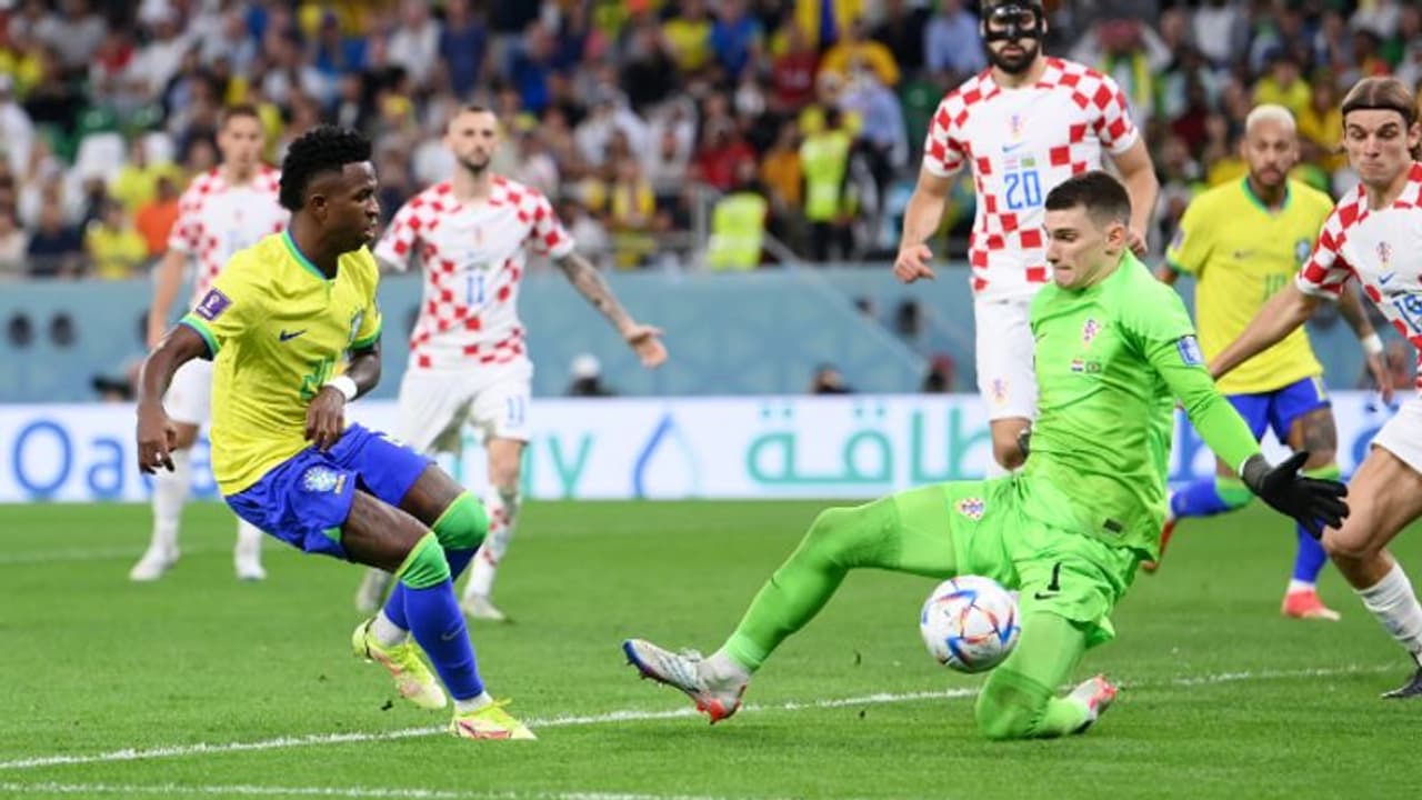 ബ്രസീലിനെ ഗോളടിക്കാന് അനുവദിക്കാതെ ക്രൊയേഷ്യന് ഗോളി; കളി എക്സ്ട്രാ ടൈമിലേക്ക് ബ്രസീലിനെ ഗോളടിക്കാന് അനുവദിക്കാതെ ക്രൊയേഷ്യന് ഗോളി; കളി എക്സ്ട്രാ ടൈമിലേക്ക്