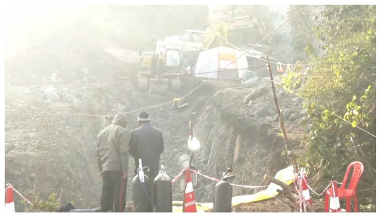 കളിക്കിടെ കുഴല്കിണറില് വീണു, 4 ദിവസത്തെ പരിശ്രമം, പുറത്തെടുക്കാനായെങ്കിലും 8 വയസുകാരന് മരിച്ചു കളിക്കിടെ കുഴല്കിണറില് വീണു, 4 ദിവസത്തെ പരിശ്രമം, പുറത്തെടുക്കാനായെങ്കിലും 8 വയസുകാരന് മരിച്ചു