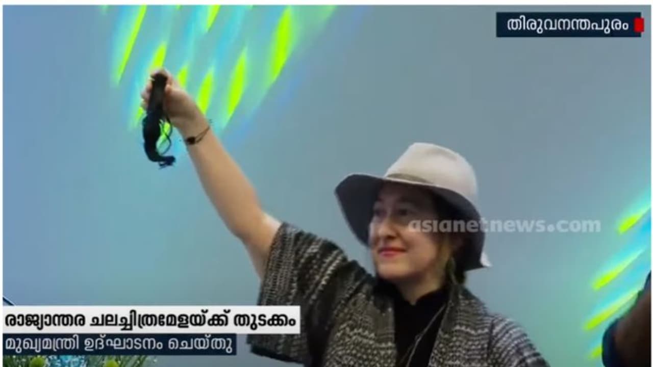 മതരാഷ്ട്രീയത്തിന് മേലെ ഹിജാബ് വിരുദ്ധ പ്രക്ഷോഭകര്‍ക്ക് ഏക്യദാര്‍ഢ്യവുമായി ഇറാനില്‍ നിന്നൊരു മുടിതുമ്പ് 