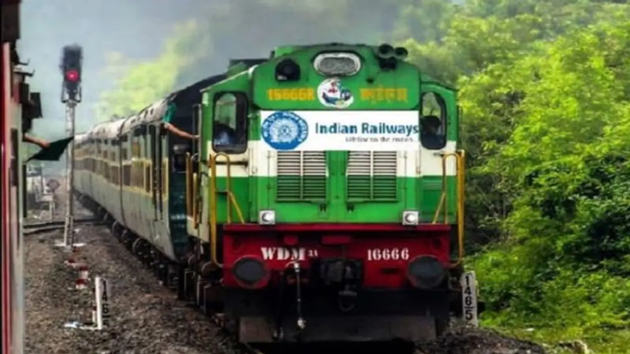 Railway Job Scam: ರೈಲ್ವೇಯಲ್ಲಿ ಕೆಲಸ ಕೊಡಿಸುವುದಾಗಿ 28 ನಿರುದ್ಯೋಗಿ ಯುವಕರಿಗೆ ವಂಚನೆ, 2.5 ಕೋಟಿ ರೂ ಪಂಗನಾಮ! Railway Job Scam: ರೈಲ್ವೇಯಲ್ಲಿ ಕೆಲಸ ಕೊಡಿಸುವುದಾಗಿ 28 ನಿರುದ್ಯೋಗಿ ಯುವಕರಿಗೆ ವಂಚನೆ, 2.5 ಕೋಟಿ ರೂ ಪಂಗನಾಮ!