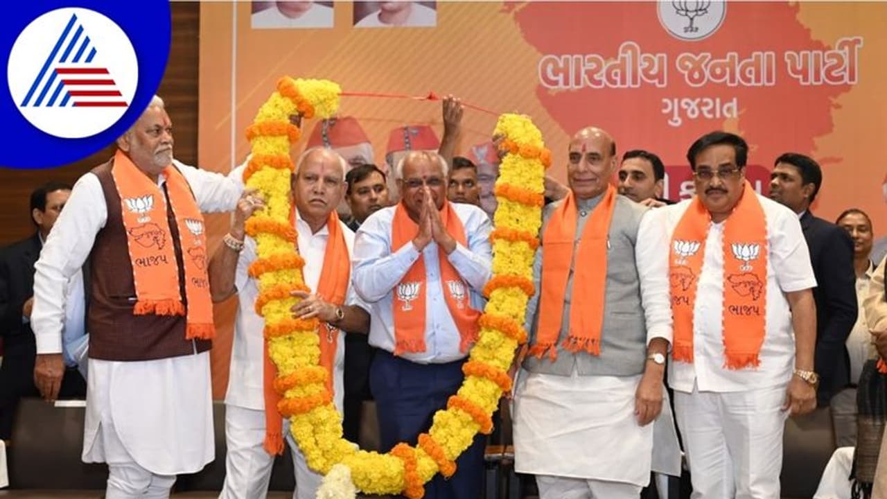 ಗುಜರಾತ್ನಲ್ಲಿ ಸಂಪುಟ ರಚನೆ, ಕೇಂದ್ರ ವೀಕ್ಷಕರಾಗಿ ತೆರಳಿದ್ದ ಬಿಎಸ್ ಯಡಿಯೂರಪ್ಪ! ಗುಜರಾತ್ನಲ್ಲಿ ಸಂಪುಟ ರಚನೆ, ಕೇಂದ್ರ ವೀಕ್ಷಕರಾಗಿ ತೆರಳಿದ್ದ ಬಿಎಸ್ ಯಡಿಯೂರಪ್ಪ!