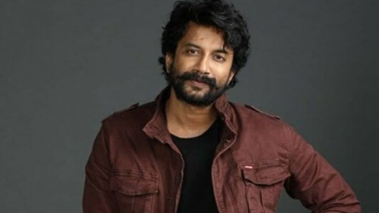 హీరో సత్యదేవ్ ను అరెస్ట్ చేసిన ఆఫ్గన్ పోలీసులు.. ఎలా తప్పించుకున్నాడంటే..? హీరో సత్యదేవ్ ను అరెస్ట్ చేసిన ఆఫ్గన్ పోలీసులు.. ఎలా తప్పించుకున్నాడంటే..?