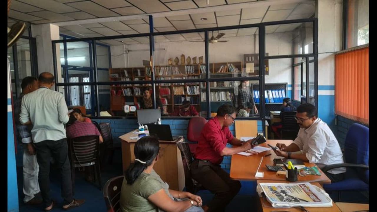 കണ്ണൂരിൽ പിഎസ്സി കോച്ചിംഗ് സെന്ററുകളിൽ വിജിലൻസ് റെയ്ഡ് കണ്ണൂരിൽ പിഎസ്സി കോച്ചിംഗ് സെന്ററുകളിൽ വിജിലൻസ് റെയ്ഡ്