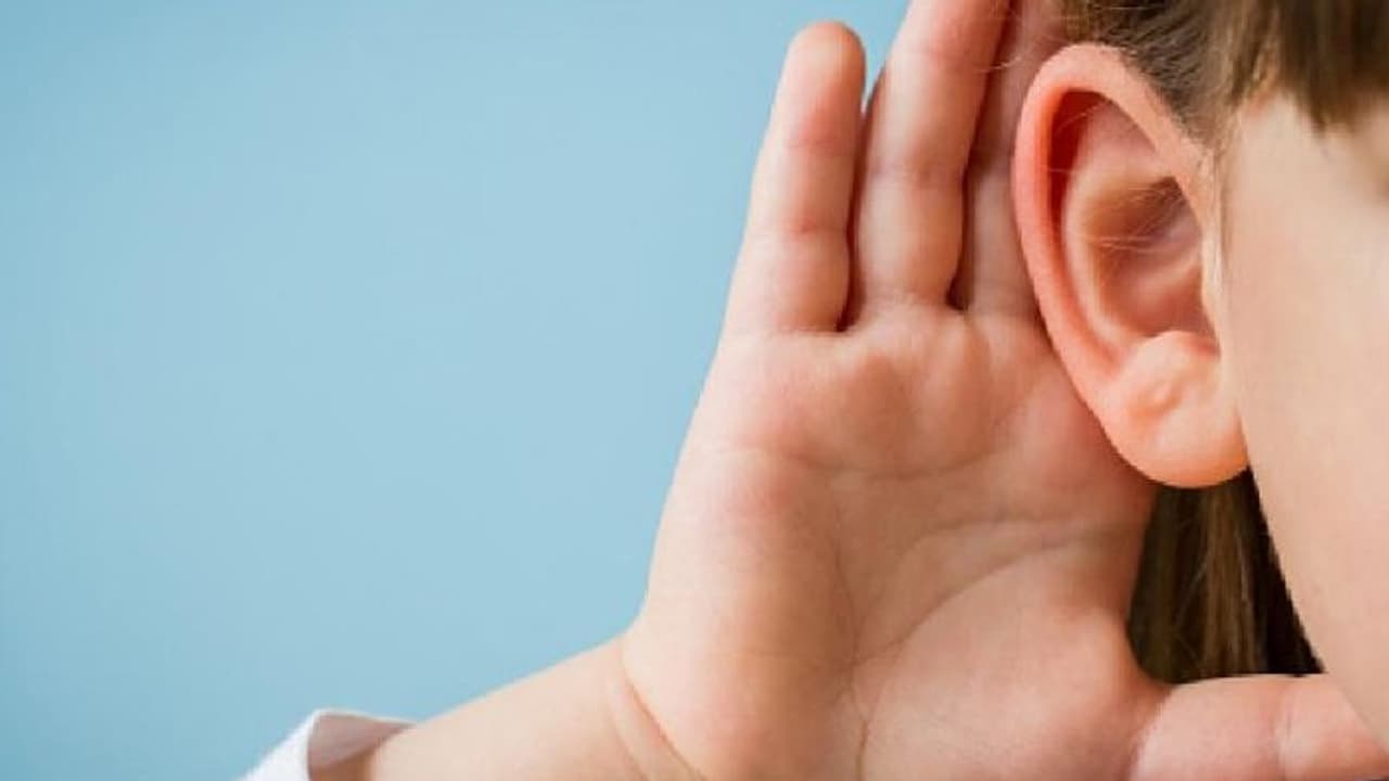 Hearing Loss : കുട്ടികളിലെ കേൾവി ശക്തിയില്ലായ്മ തിരിച്ചറിയാൻ വൈകുമ്പോൾ... Hearing Loss : കുട്ടികളിലെ കേൾവി ശക്തിയില്ലായ്മ തിരിച്ചറിയാൻ വൈകുമ്പോൾ...