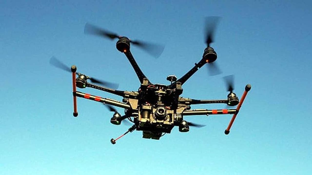 పంజాబ్లో పాకిస్థాన్ డ్రోన్ల కలకలం.. 24 గంటల్లో రెండు ఘటనలు పంజాబ్లో పాకిస్థాన్ డ్రోన్ల కలకలం.. 24 గంటల్లో రెండు ఘటనలు