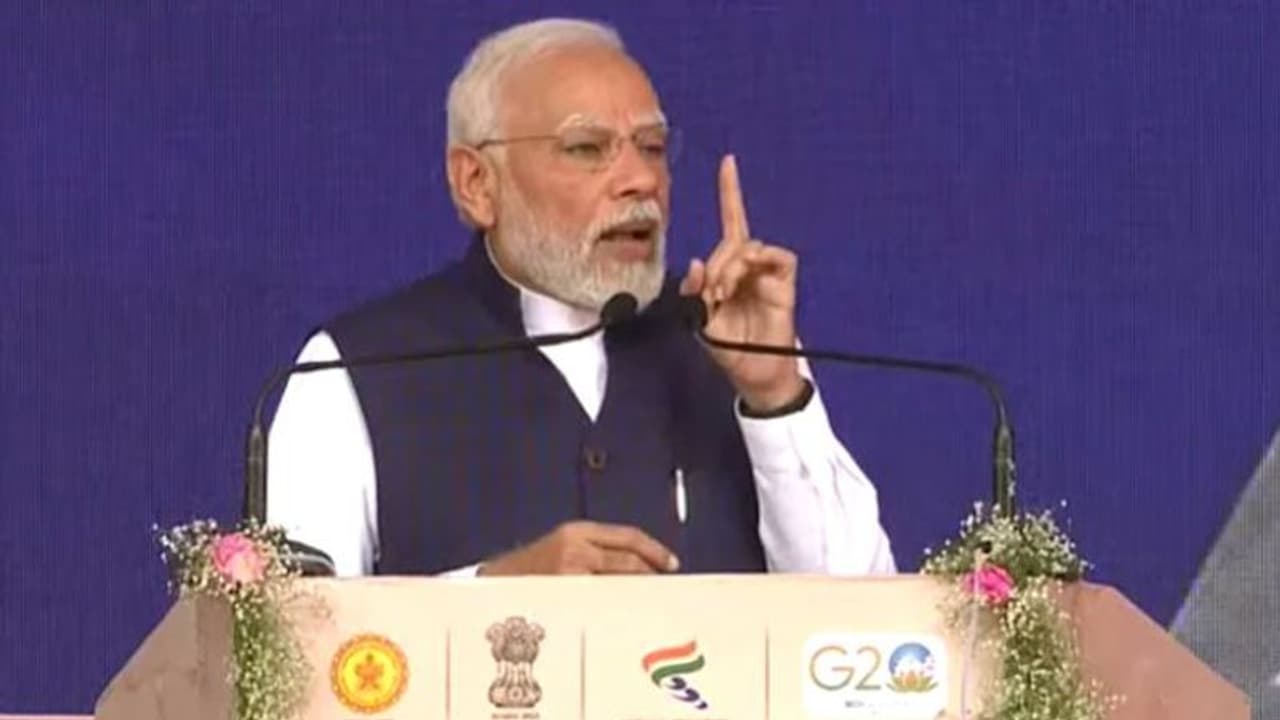 பொய் வாக்குறுதி.. குறுக்கு வழி அரசியல்வாதிகளிடம் உஷாராக இருங்கள்.! எதிர்கட்சிகளை அதிரவைத்த பிரதமர் மோடி 