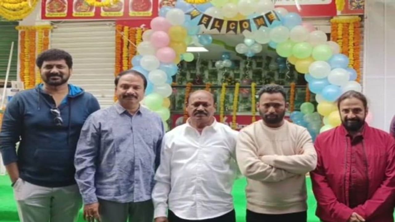 రెస్టరెంట్ ఓపెన్ చేసిన జబర్థస్త్ కమెడియన్ రామ్ ప్రసాద్, ఆర్పీ హోటల్ లో స్పెషల్ ఏంటంటే..? రెస్టరెంట్ ఓపెన్ చేసిన జబర్థస్త్ కమెడియన్ రామ్ ప్రసాద్, ఆర్పీ హోటల్ లో స్పెషల్ ఏంటంటే..?